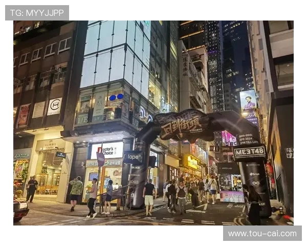 探索香港夜生活的心脏地带——兰桂坊的魅力与精彩体验